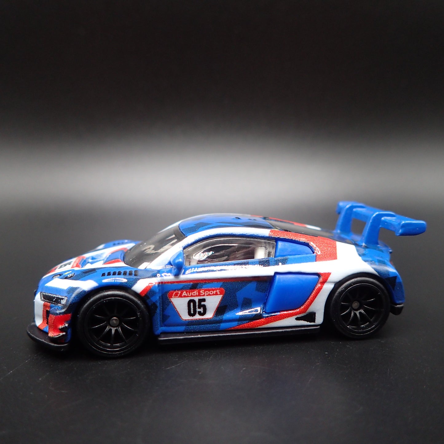 AUDI R8 LMS AUDI SPORT #05 BLUE 1:64 SCALE COLLECTIBLE DIORAMA DIECAST MODEL CAR