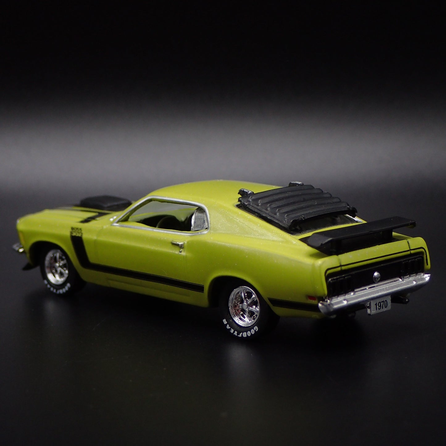 1970 70 FORD MUSTANG FASTBACK BOSS 302 RARE 1/64 SCALE DIORAMA DIECAST MODEL CAR