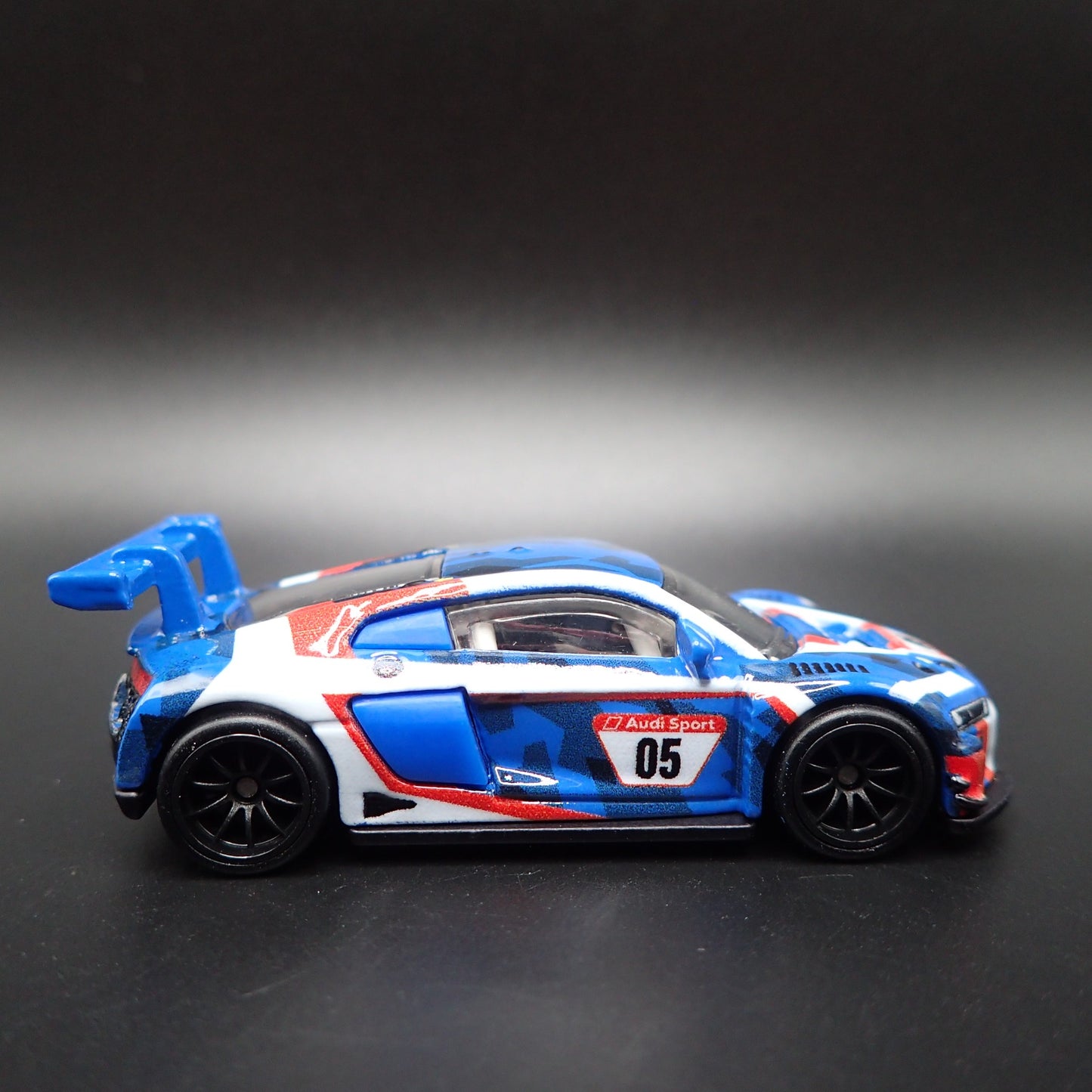 AUDI R8 LMS AUDI SPORT #05 BLUE 1:64 SCALE COLLECTIBLE DIORAMA DIECAST MODEL CAR