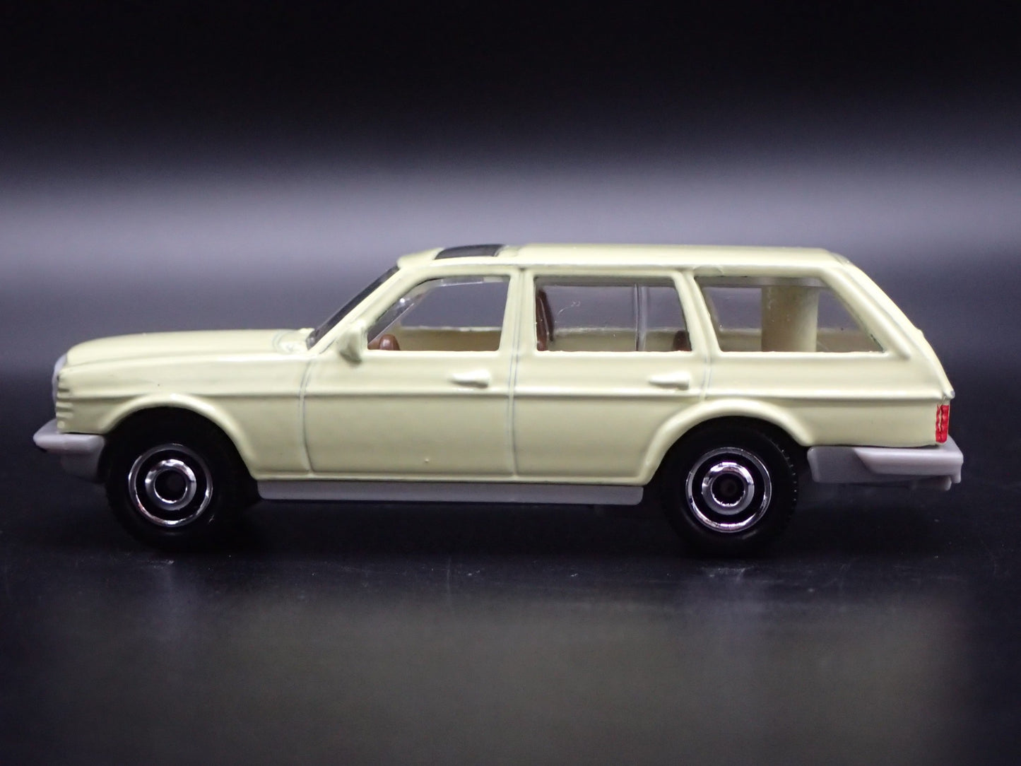 1978-1986 MERCEDES BENZ W123 STATION WAGON YELLOW 1:64 SCALE DIECAST MODEL CAR