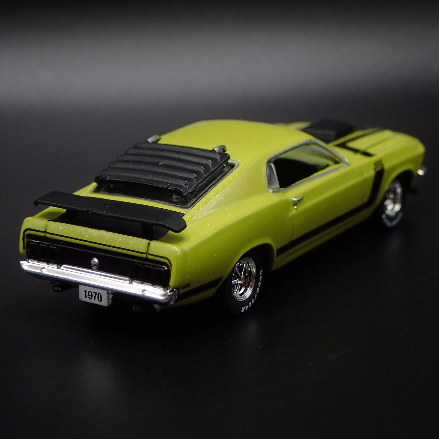 1970 70 FORD MUSTANG FASTBACK BOSS 302 RARE 1/64 SCALE DIORAMA DIECAST MODEL CAR