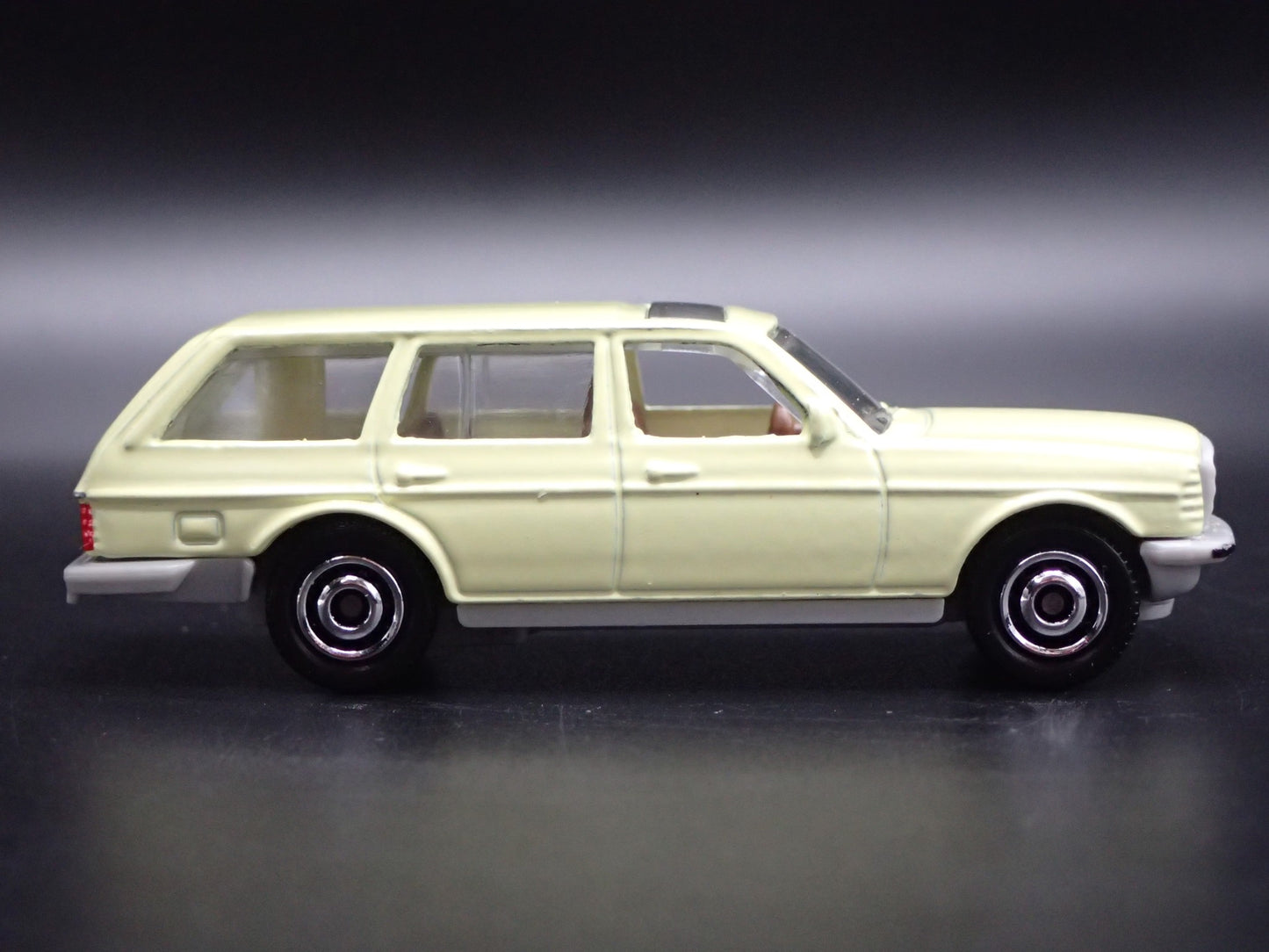1978-1986 MERCEDES BENZ W123 STATION WAGON YELLOW 1:64 SCALE DIECAST MODEL CAR
