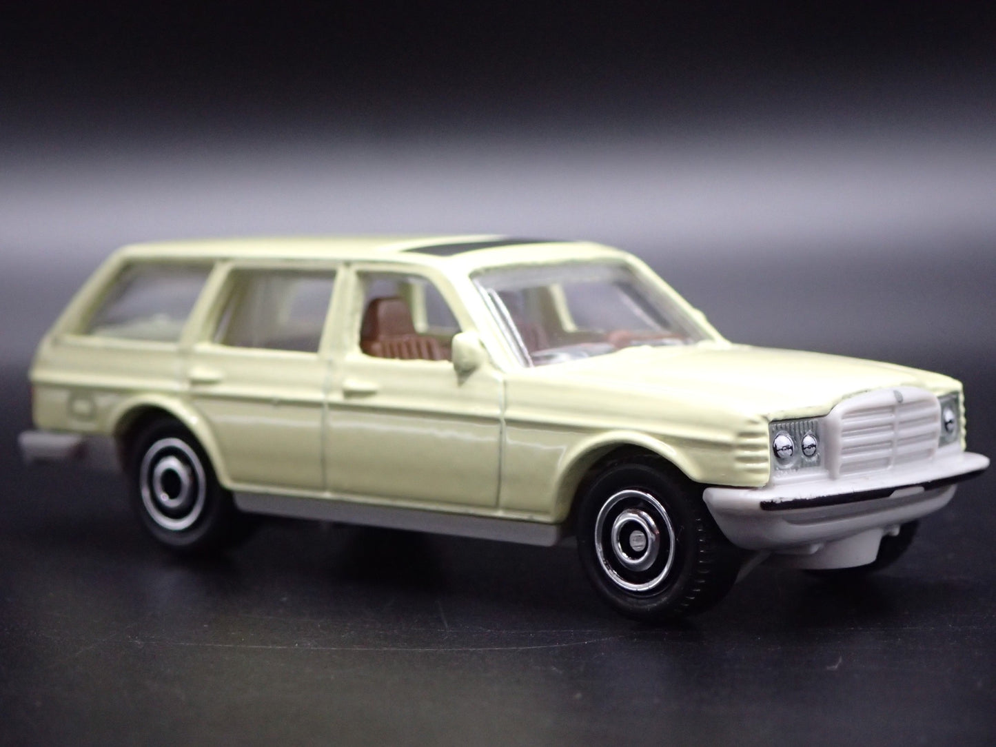 1978-1986 MERCEDES BENZ W123 STATION WAGON YELLOW 1:64 SCALE DIECAST MODEL CAR