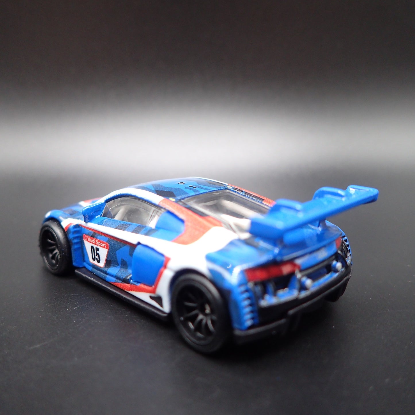AUDI R8 LMS AUDI SPORT #05 BLUE 1:64 SCALE COLLECTIBLE DIORAMA DIECAST MODEL CAR