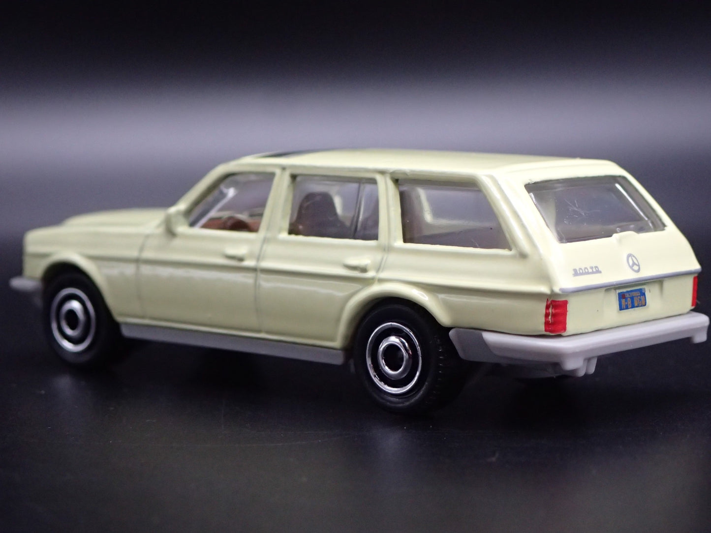 1978-1986 MERCEDES BENZ W123 STATION WAGON YELLOW 1:64 SCALE DIECAST MODEL CAR
