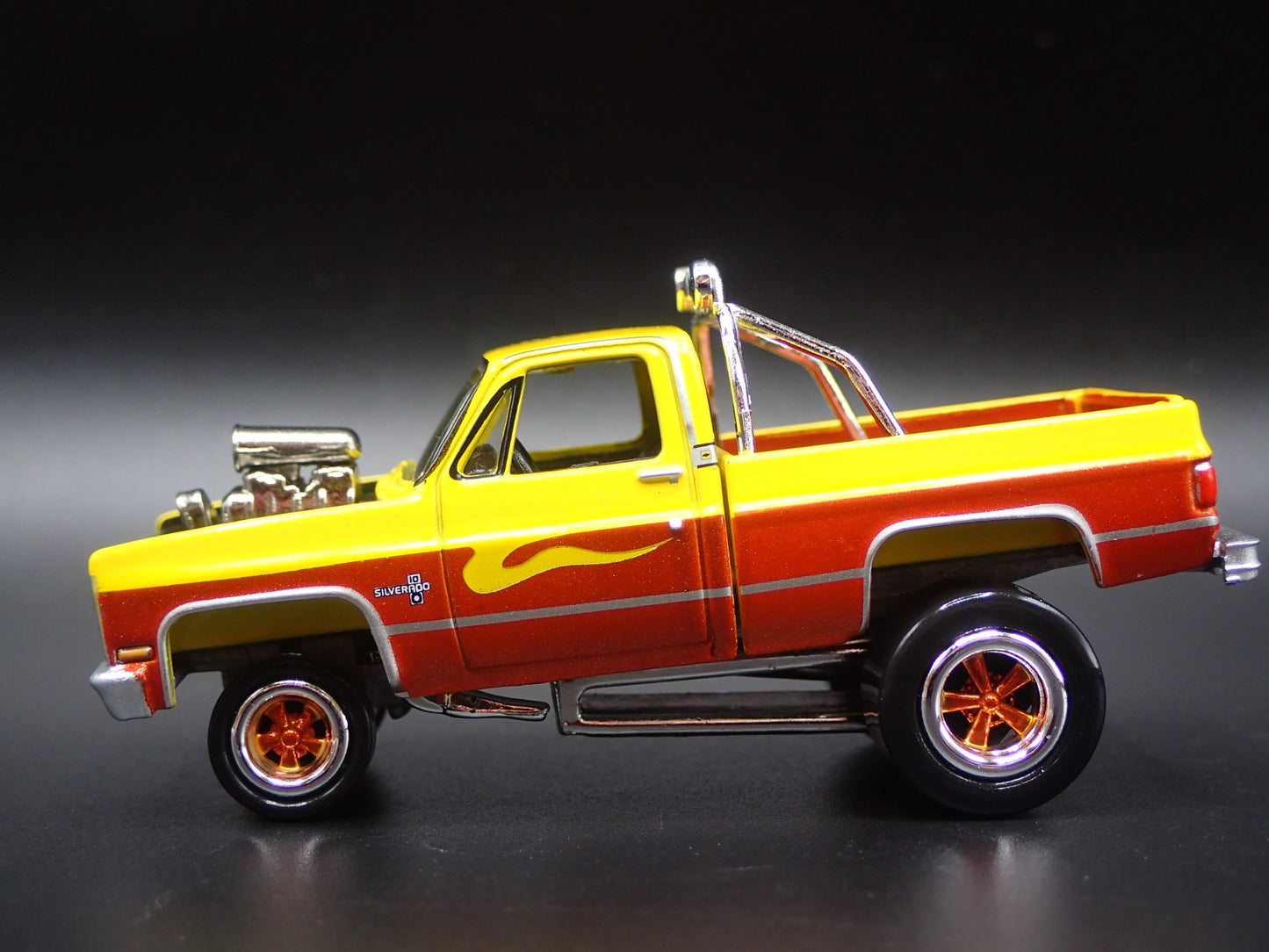 1985 CHEVY CHEVROLET PICKUP TRUCK ZINGER SQUAREBODY 1:64 SCALE DIECAST MODEL CAR