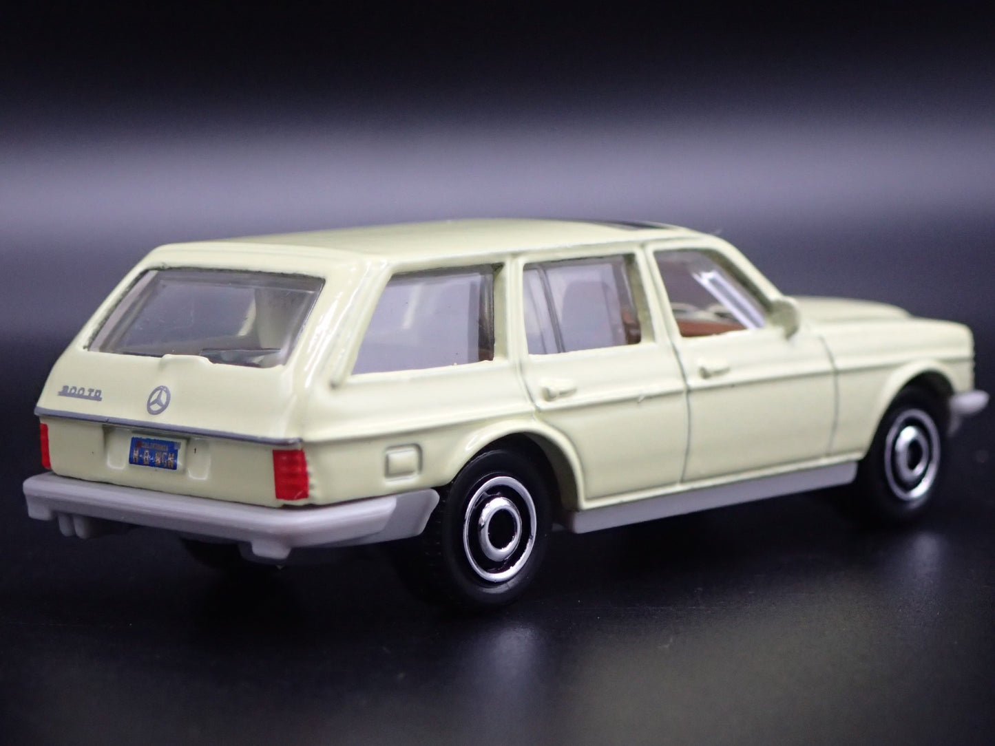 1978-1986 MERCEDES BENZ W123 STATION WAGON YELLOW 1:64 SCALE DIECAST MODEL CAR