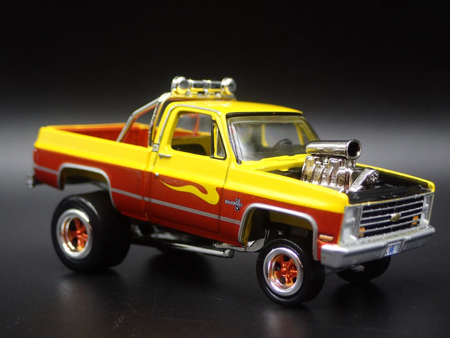 1985 CHEVY CHEVROLET PICKUP TRUCK ZINGER SQUAREBODY 1:64 SCALE DIECAST MODEL CAR