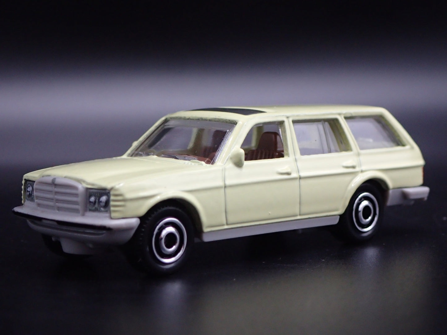 1978-1986 MERCEDES BENZ W123 STATION WAGON YELLOW 1:64 SCALE DIECAST MODEL CAR