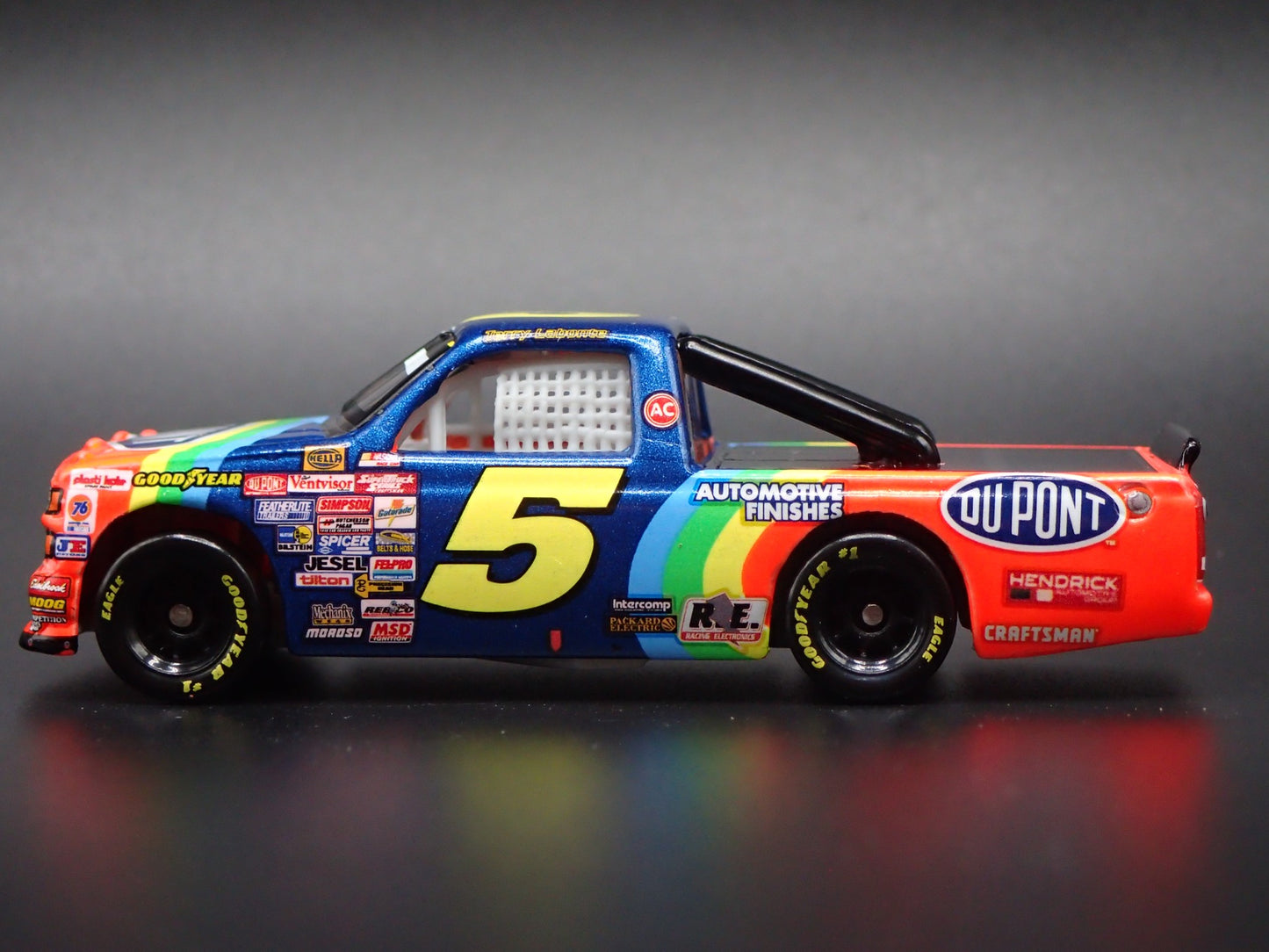 1995 CHEVY SILVERADO #5 TERRY LABONTE DUPONT WIN NASCAR TRUCK 1:64 DIECAST CAR
