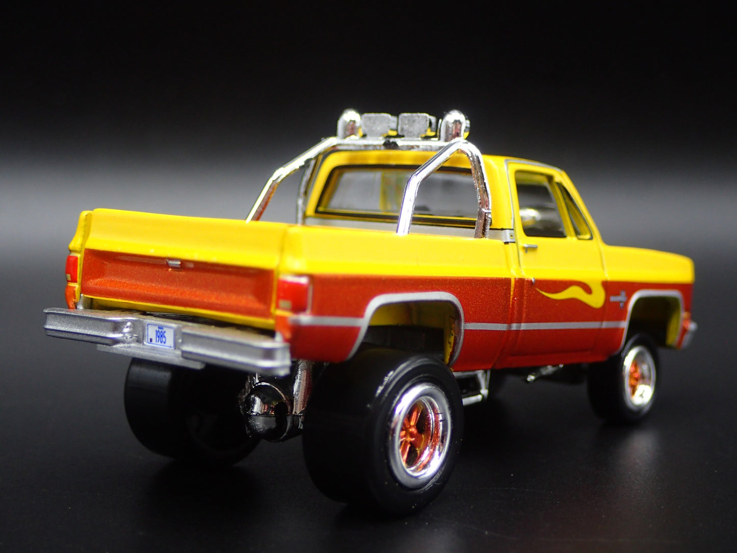 1985 CHEVY CHEVROLET PICKUP TRUCK ZINGER SQUAREBODY 1:64 SCALE DIECAST MODEL CAR