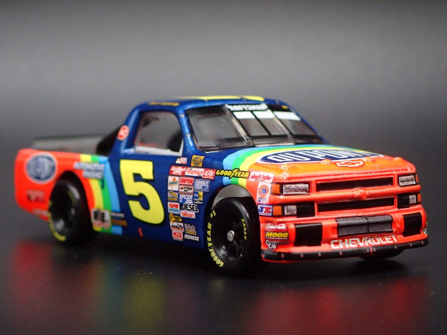 1995 CHEVY SILVERADO #5 TERRY LABONTE DUPONT WIN NASCAR TRUCK 1:64 DIECAST CAR