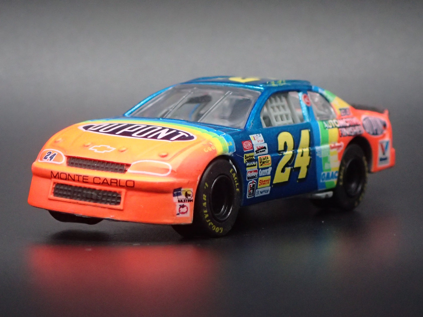 1995 95 CHEVROLET MONTE CARLO 24 JEFF GORDON NASCAR 1:64 SCALE DIECAST MODEL CAR