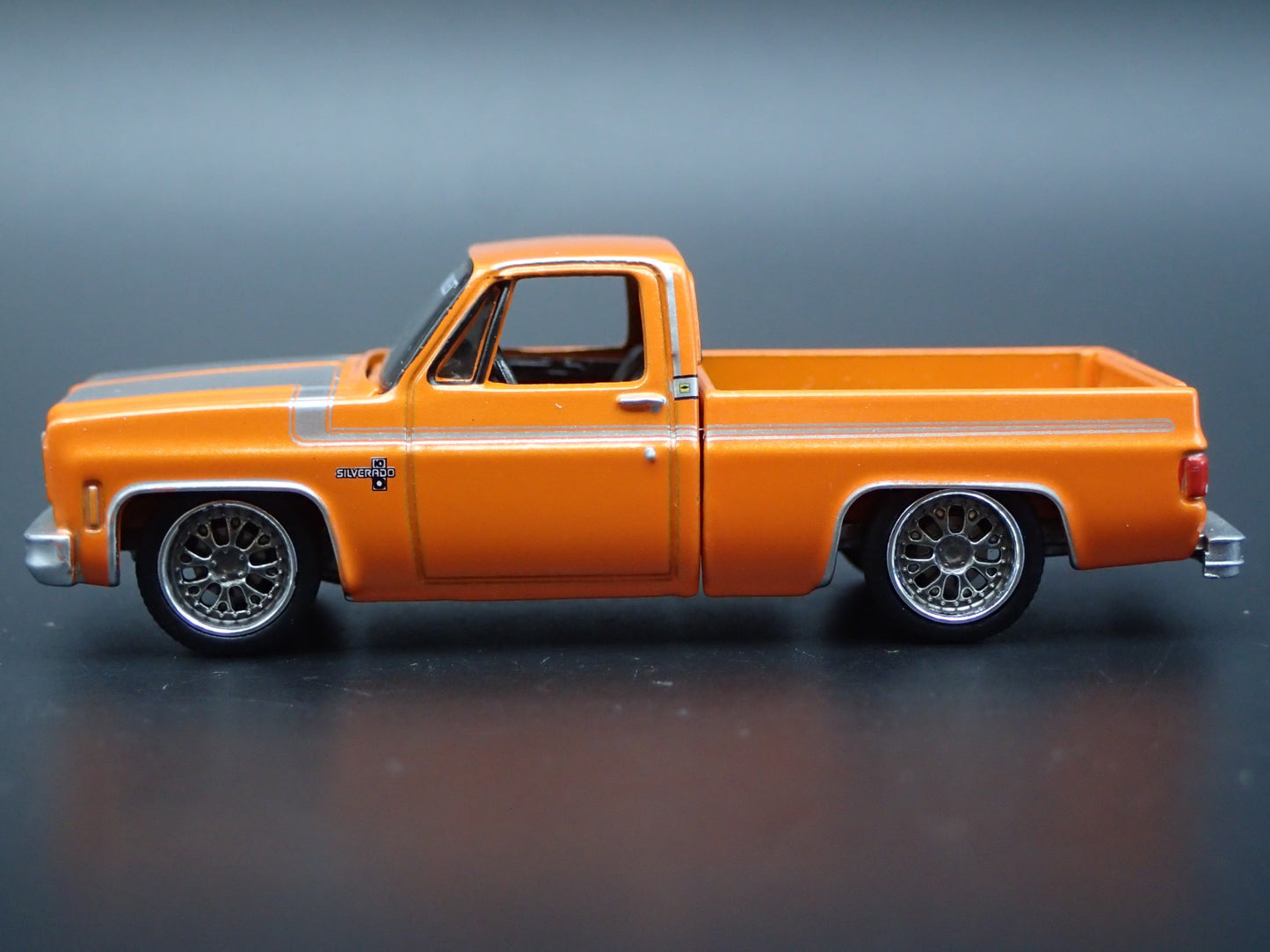 1980 80 CHEVY CHEVROLET PICKUP TRUCK SQUAREBODY 1:64 SCALE DIECAST MODEL CAR