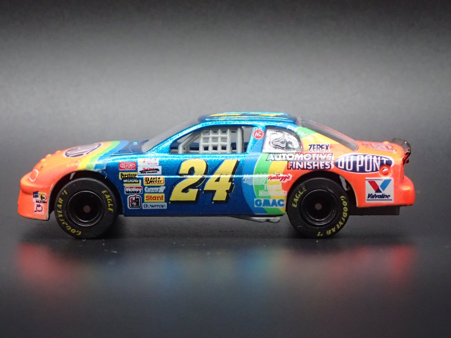 1995 95 CHEVROLET MONTE CARLO 24 JEFF GORDON NASCAR 1:64 SCALE DIECAST MODEL CAR