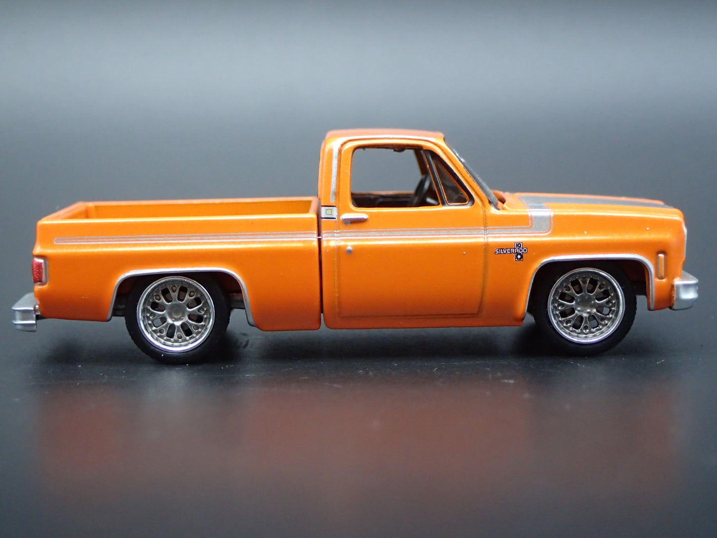 1980 80 CHEVY CHEVROLET PICKUP TRUCK SQUAREBODY 1:64 SCALE DIECAST MODEL CAR