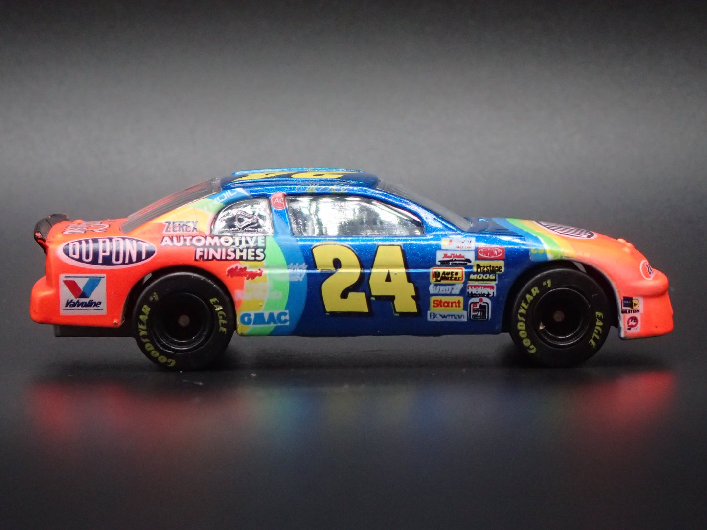1995 95 CHEVROLET MONTE CARLO 24 JEFF GORDON NASCAR 1:64 SCALE DIECAST MODEL CAR