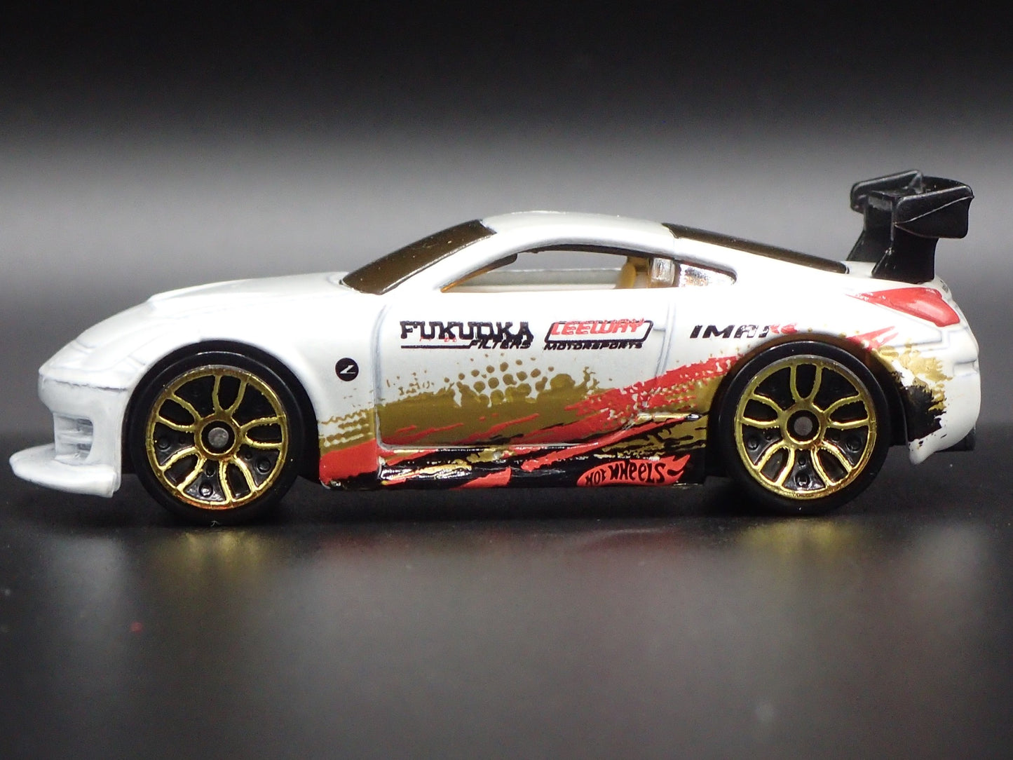 2003-2009 NISSAN 350Z JDM WHITE 1:64 SCALE COLLECTIBLE DIORAMA DIECAST MODEL CAR