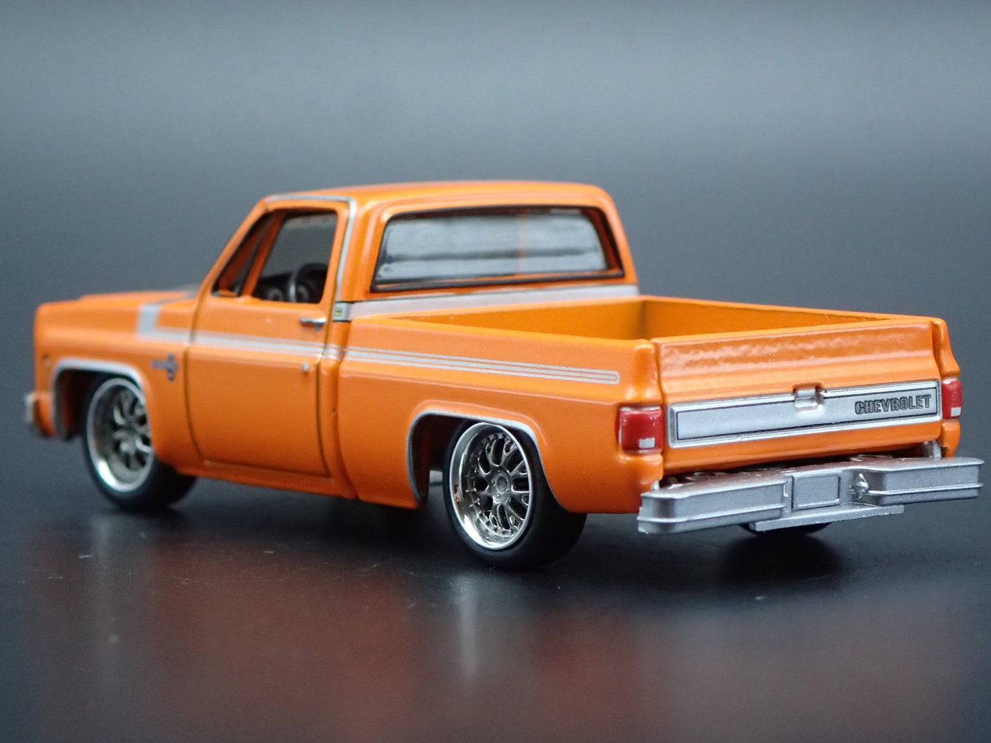 1980 80 CHEVY CHEVROLET PICKUP TRUCK SQUAREBODY 1:64 SCALE DIECAST MODEL CAR