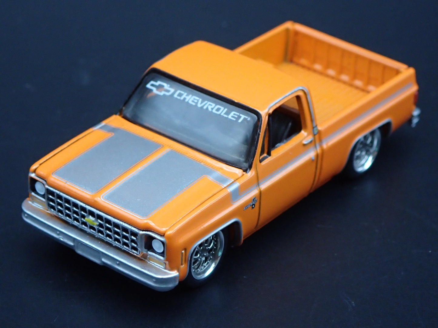 1980 80 CHEVY CHEVROLET PICKUP TRUCK SQUAREBODY 1:64 SCALE DIECAST MODEL CAR