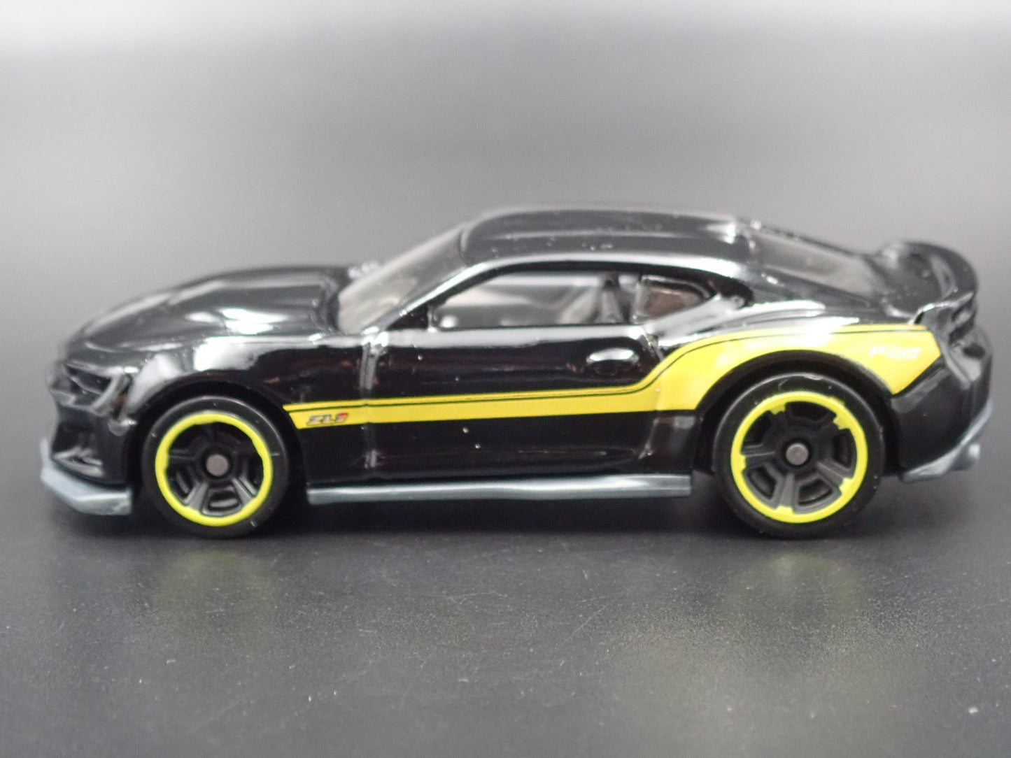 2016-2024 CHEVY CHEVROLET CAMARO ZL1 BLACK 1/64 SCALE DIORAMA DIECAST MODEL CAR