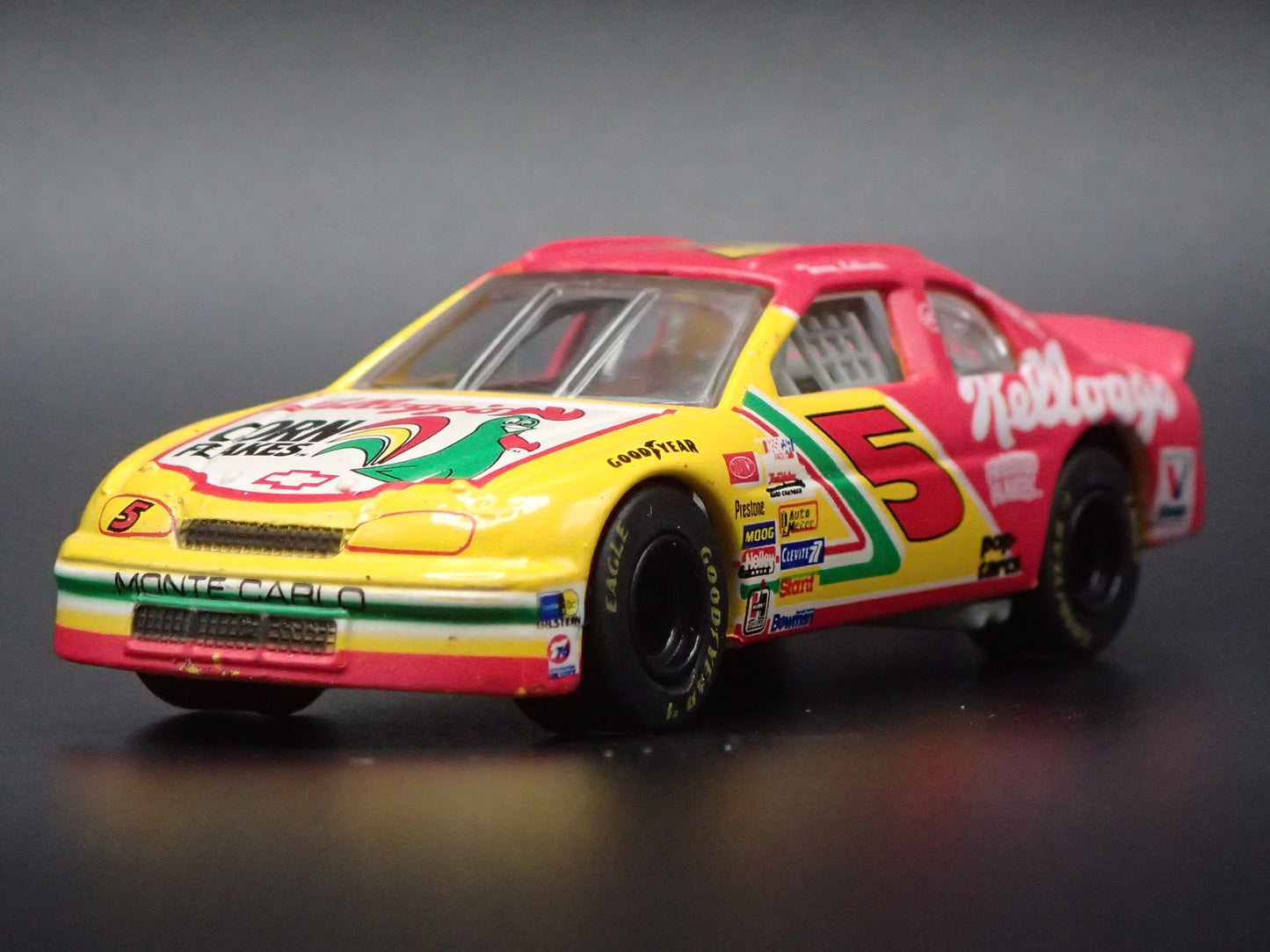 1995 CHEVROLET MONTE CARLO 5 TERRY LABONTE NASCAR 1:64 SCALE DIECAST MODEL CAR