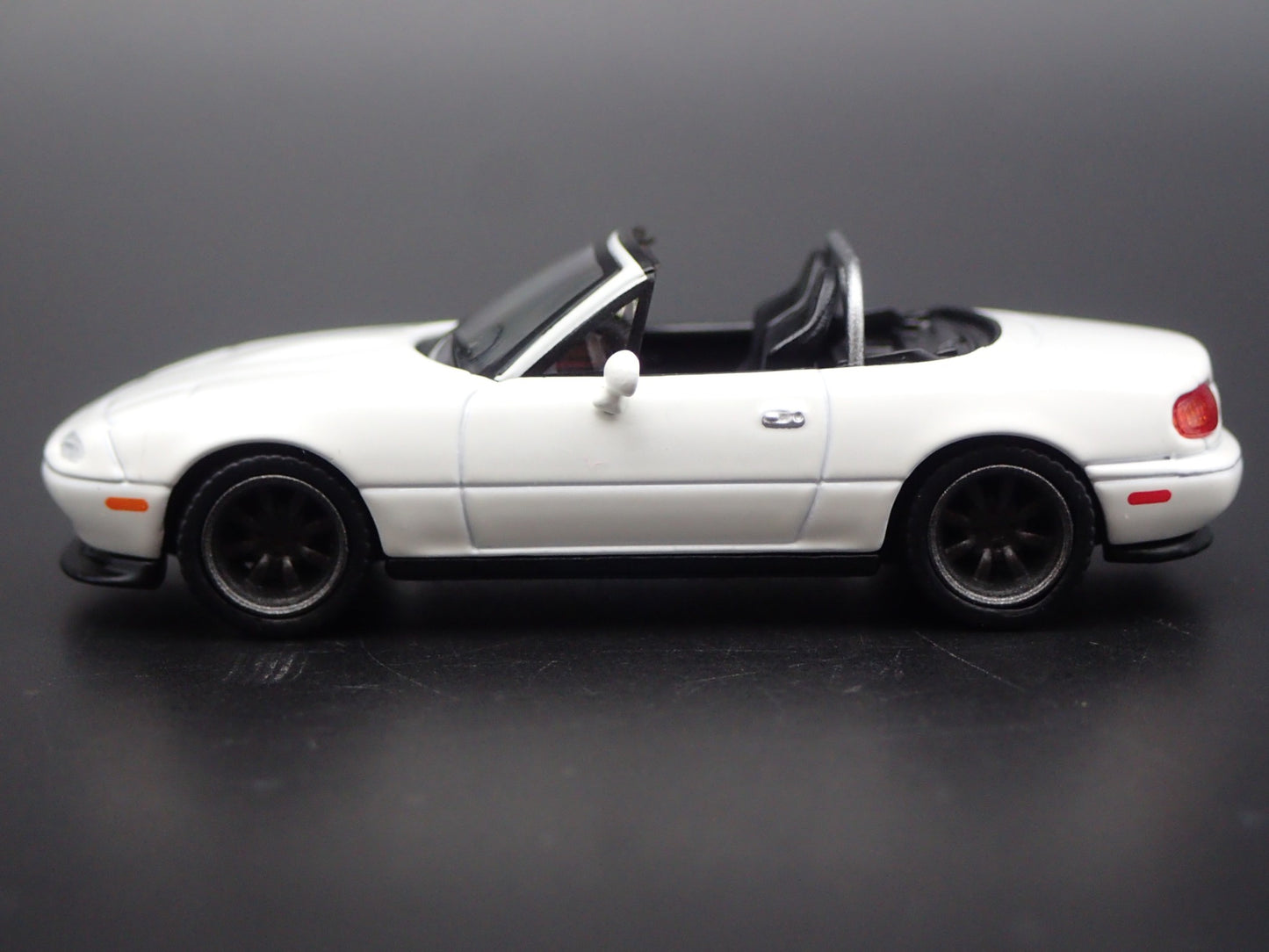 1989-1997 MAZDA MX5 MIATA CONVERTIBLE NA 1:64 SCALE DIORAMA DIECAST MODEL CAR