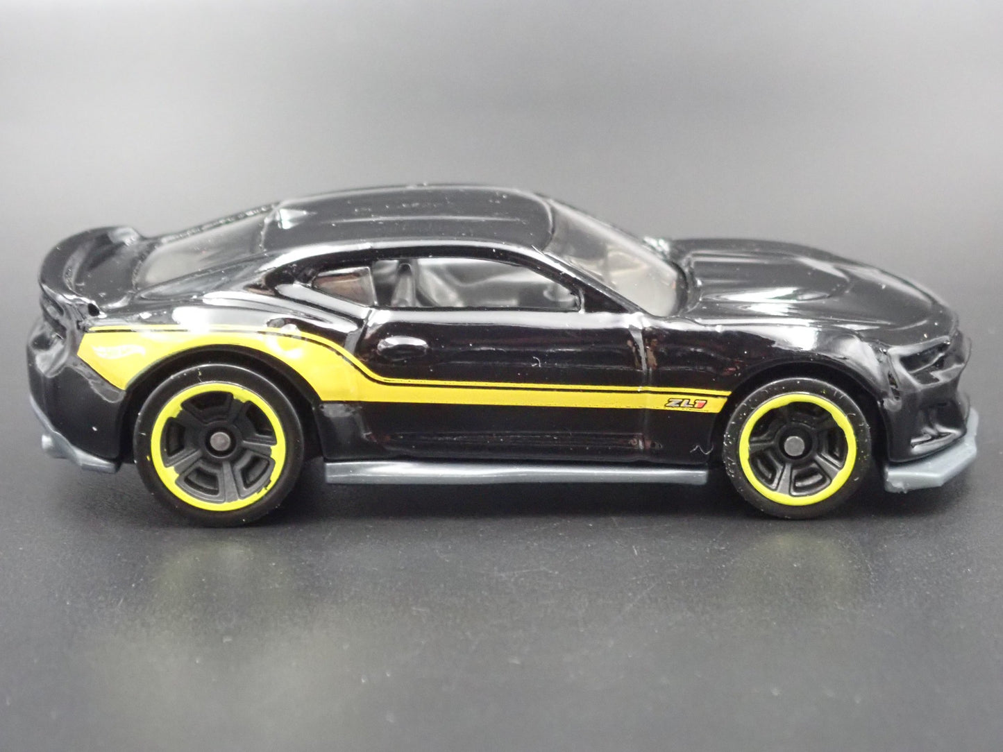 2016-2024 CHEVY CHEVROLET CAMARO ZL1 BLACK 1/64 SCALE DIORAMA DIECAST MODEL CAR