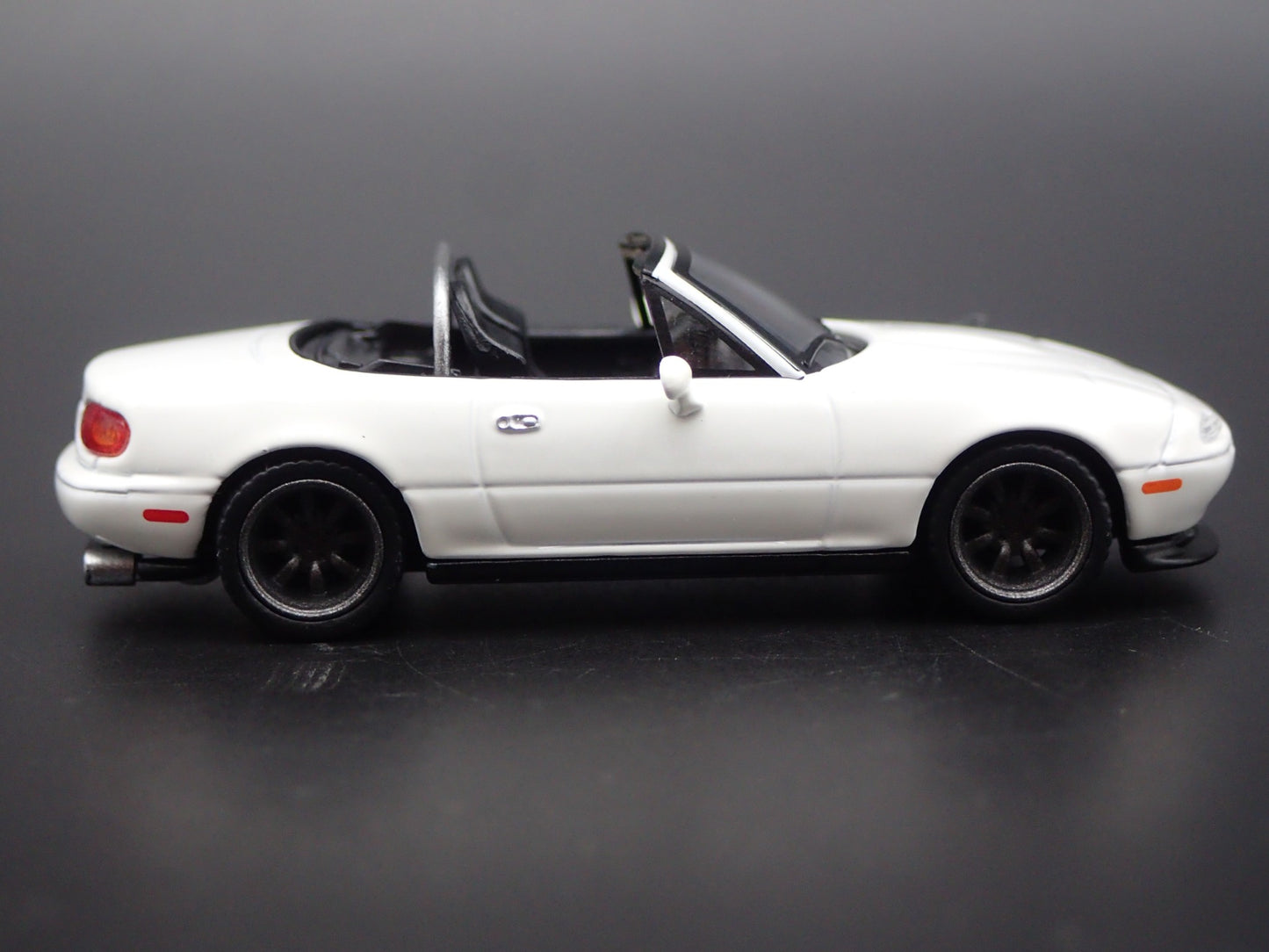 1989-1997 MAZDA MX5 MIATA CONVERTIBLE NA 1:64 SCALE DIORAMA DIECAST MODEL CAR