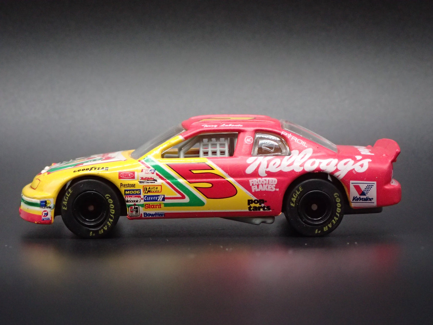 1995 CHEVROLET MONTE CARLO 5 TERRY LABONTE NASCAR 1:64 SCALE DIECAST MODEL CAR