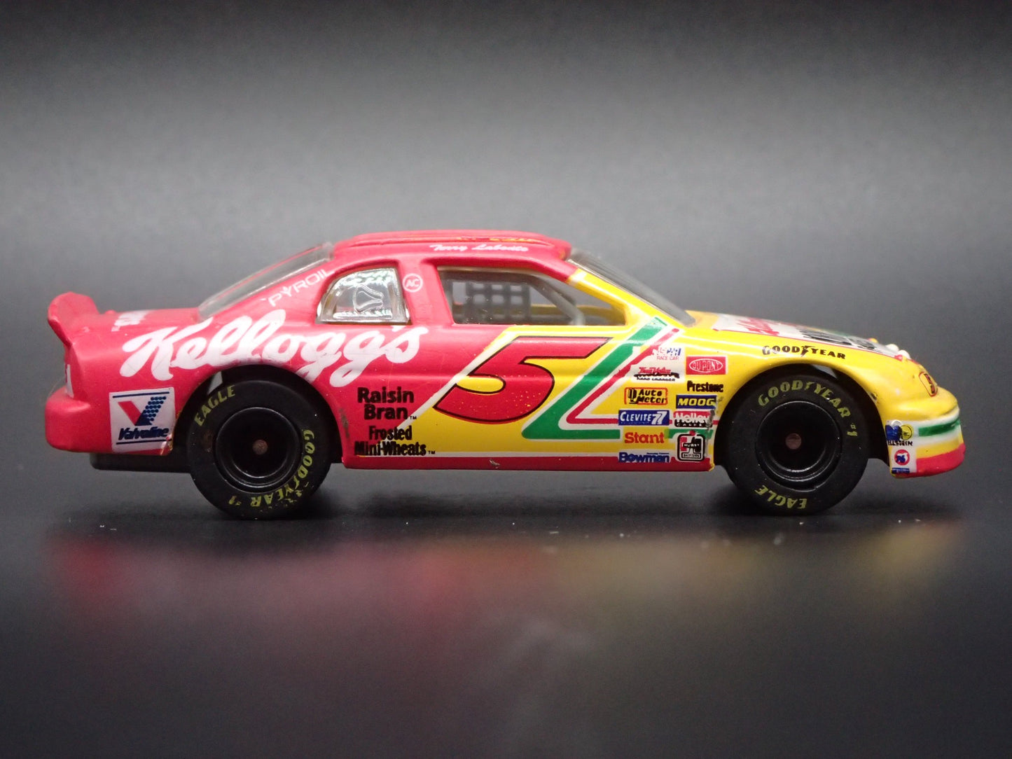 1995 CHEVROLET MONTE CARLO 5 TERRY LABONTE NASCAR 1:64 SCALE DIECAST MODEL CAR