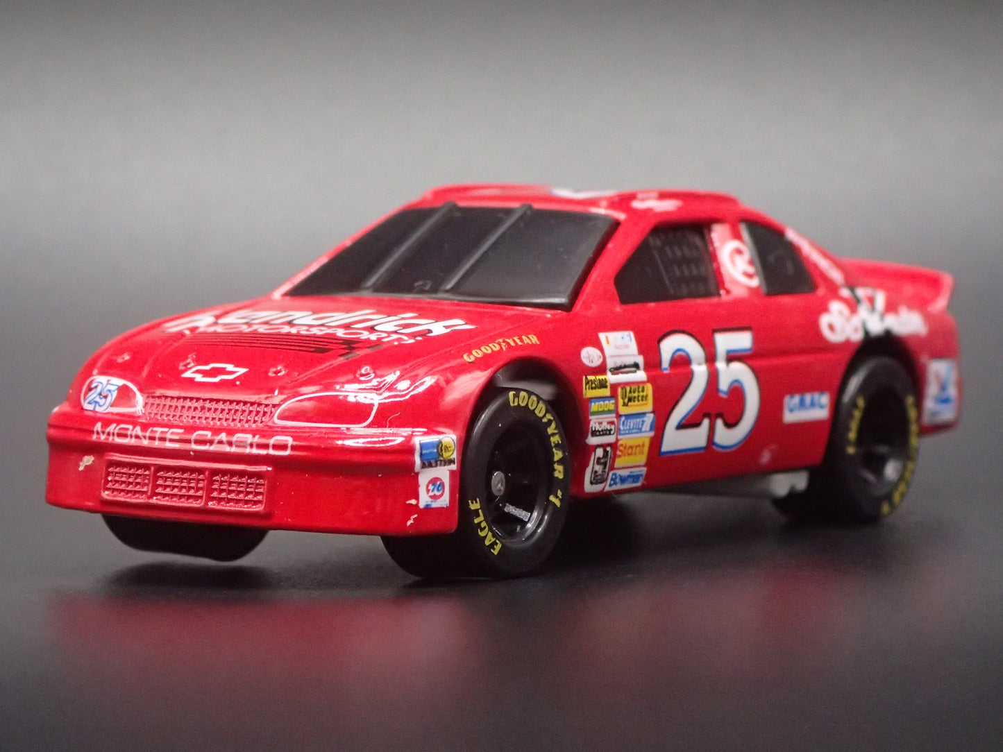 1995 CHEVY CHEVROLET MONTE CARLO 25 KEN SCHRADER NASCAR 1:64 DIECAST MODEL CAR