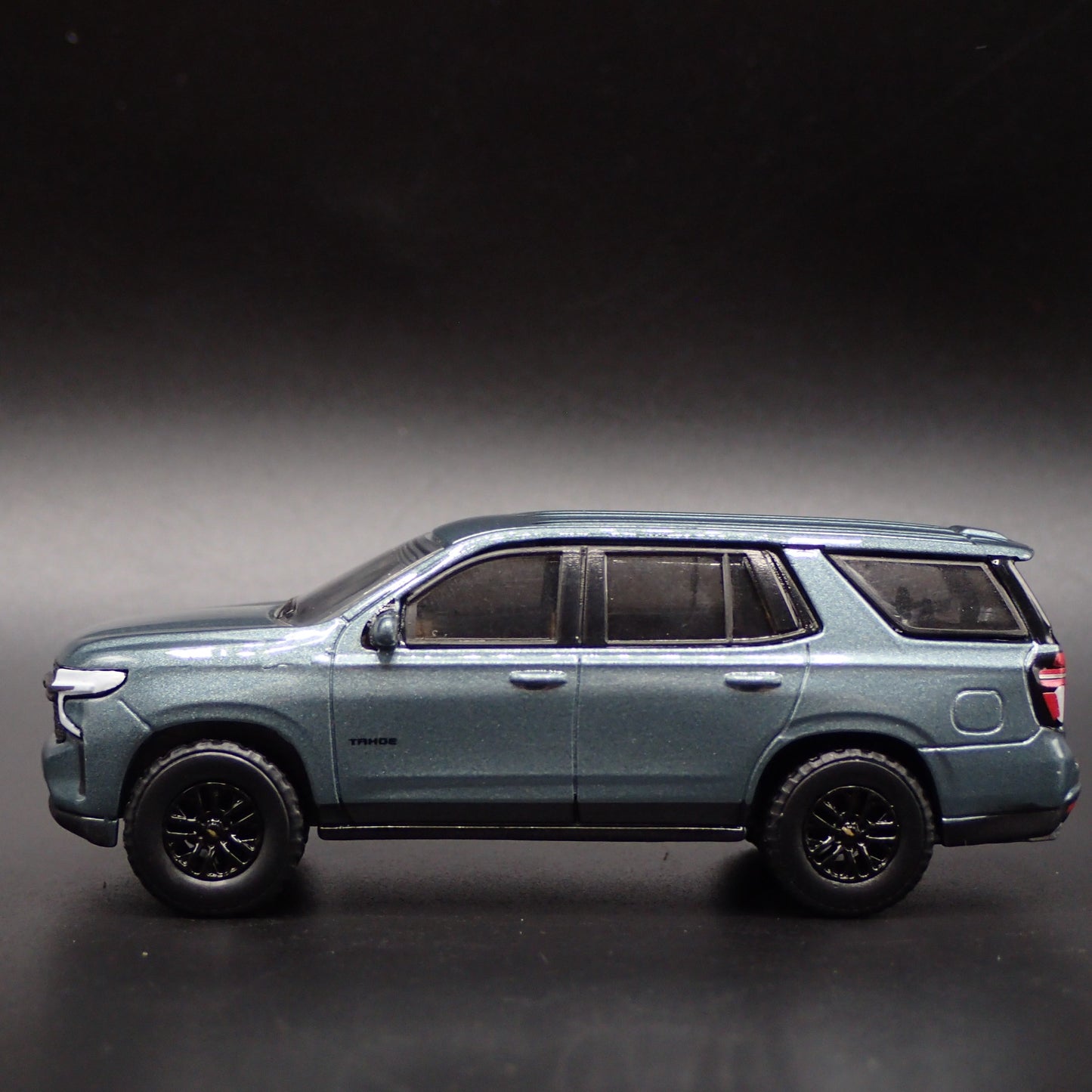 2021-2025 CHEVY CHEVROLET TAHOE RST RARE 1:64 SCALE DIORAMA DIECAST MODEL CAR