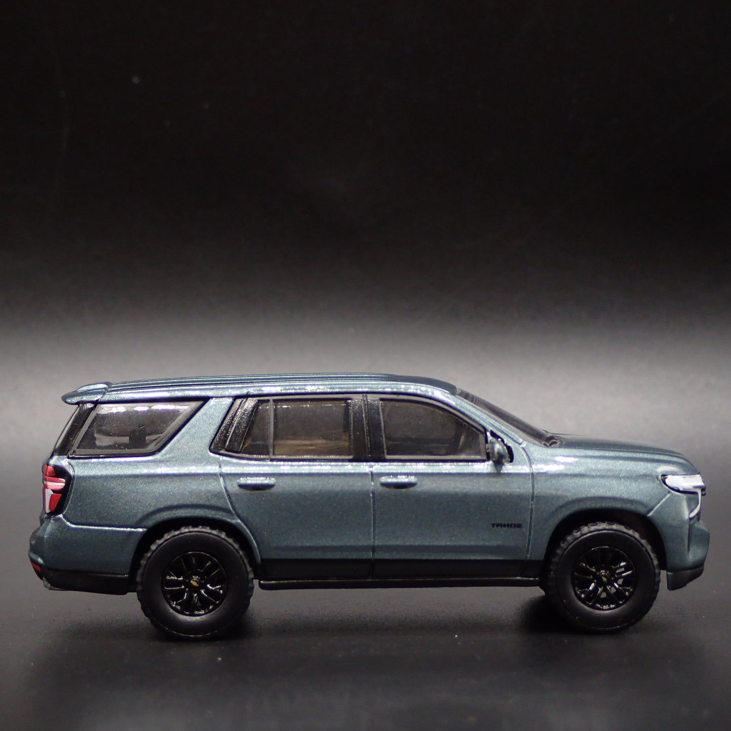 2021-2025 CHEVY CHEVROLET TAHOE RST RARE 1:64 SCALE DIORAMA DIECAST MODEL CAR