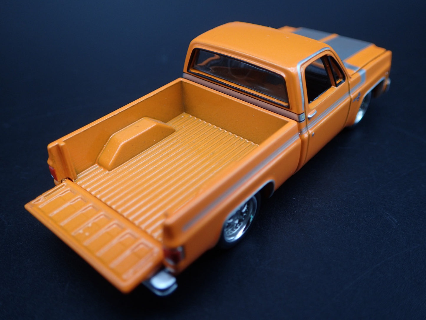 1980 80 CHEVY CHEVROLET PICKUP TRUCK SQUAREBODY 1:64 SCALE DIECAST MODEL CAR
