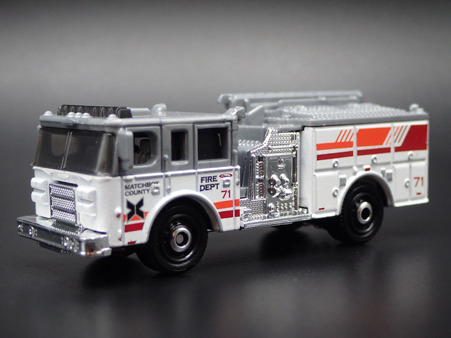 PIERCE ARROW XT FIRE ENGINE TRUCK 1:64 MB SCALE COLLECTIBLE DIECAST MODEL CAR