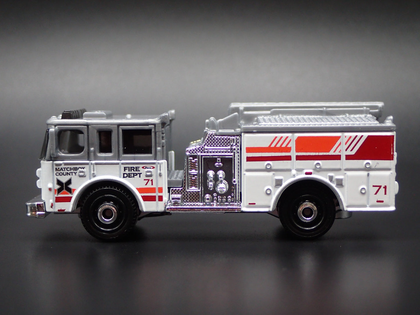PIERCE ARROW XT FIRE ENGINE TRUCK 1:64 MB SCALE COLLECTIBLE DIECAST MODEL CAR
