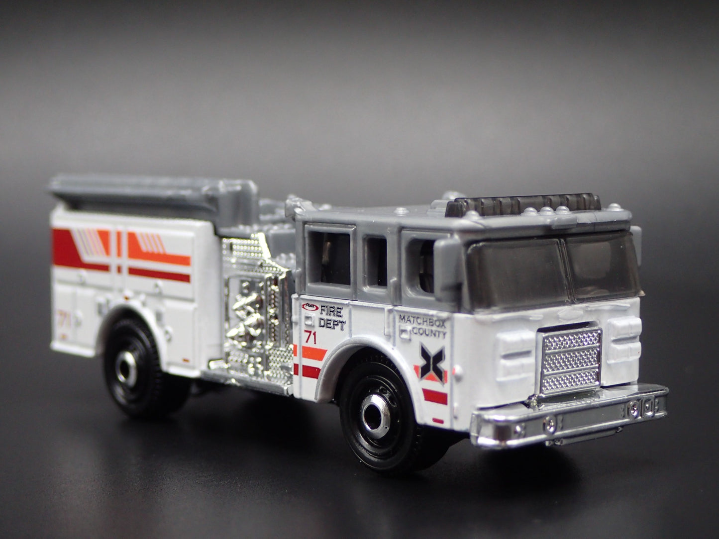 PIERCE ARROW XT FIRE ENGINE TRUCK 1:64 MB SCALE COLLECTIBLE DIECAST MODEL CAR