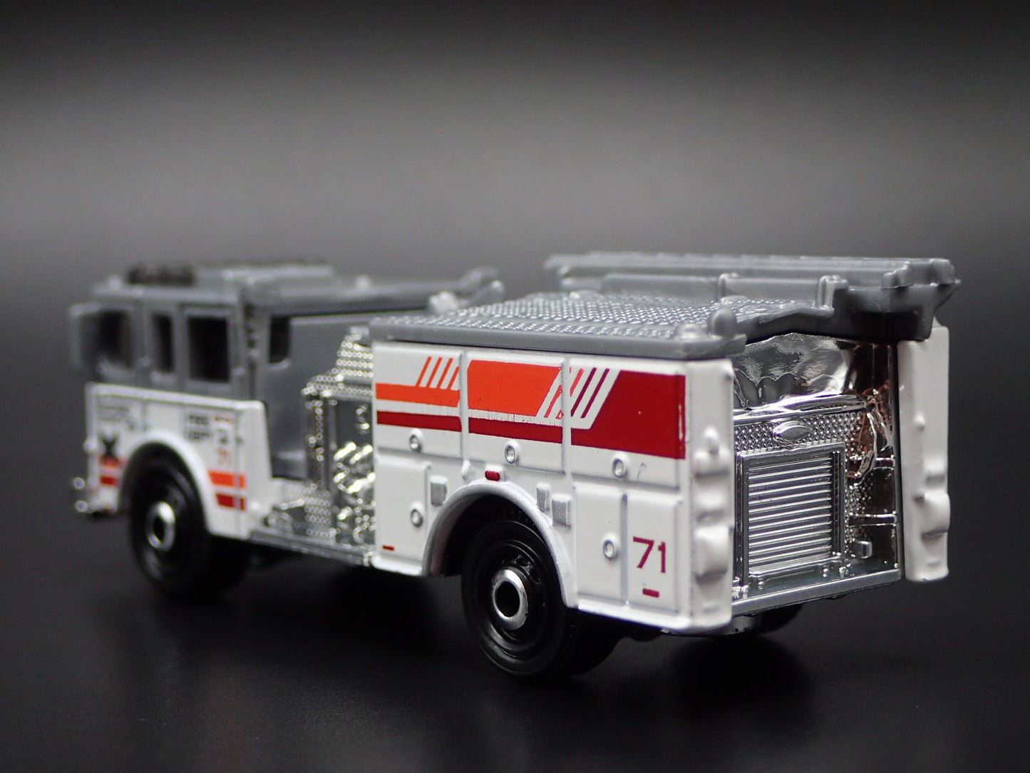 PIERCE ARROW XT FIRE ENGINE TRUCK 1:64 MB SCALE COLLECTIBLE DIECAST MODEL CAR