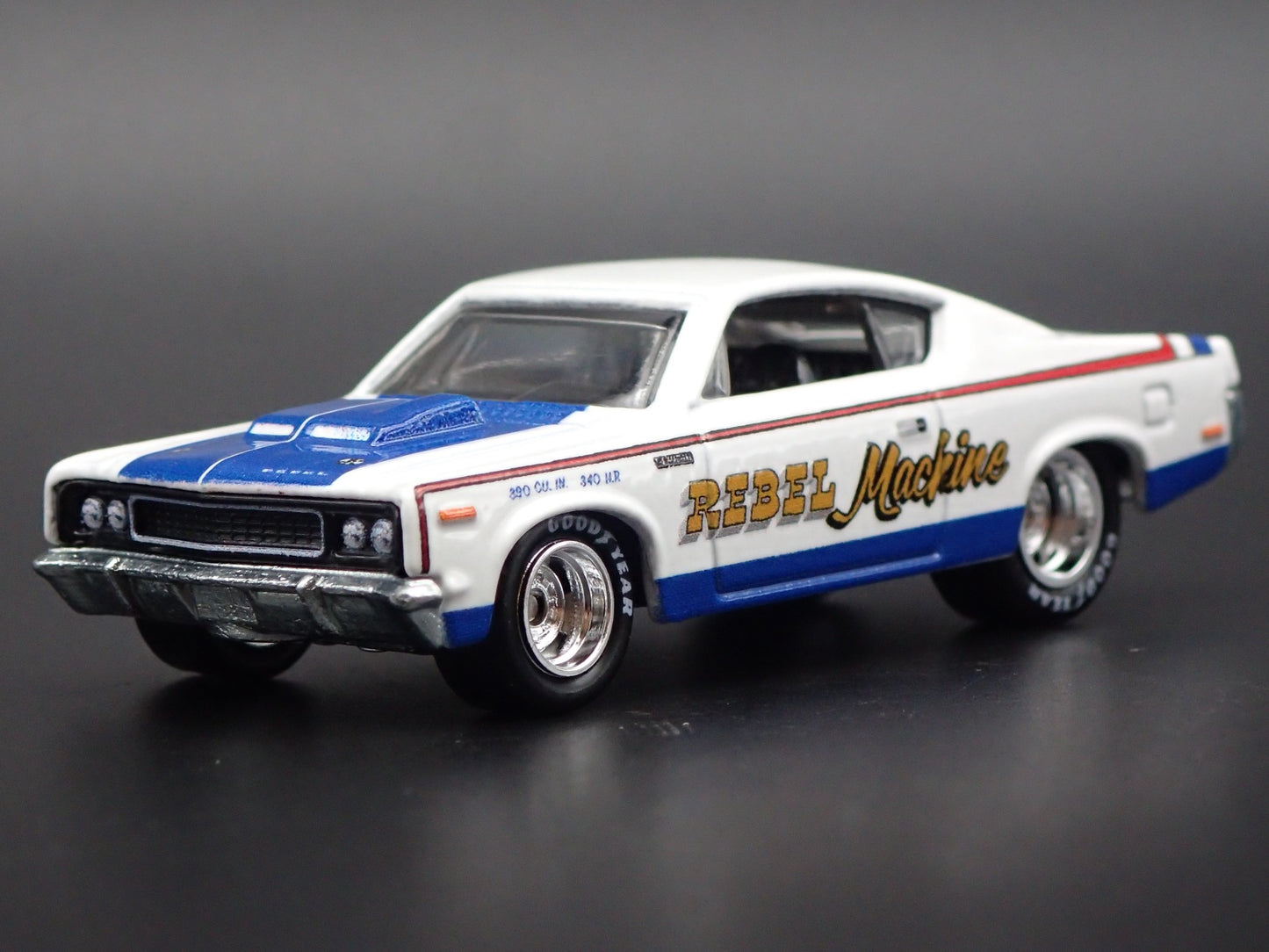 1970 70 AMC REBEL MACHINE RACE TEAM WHITE 1:64 SCALE DIORAMA DIECAST MODEL CAR