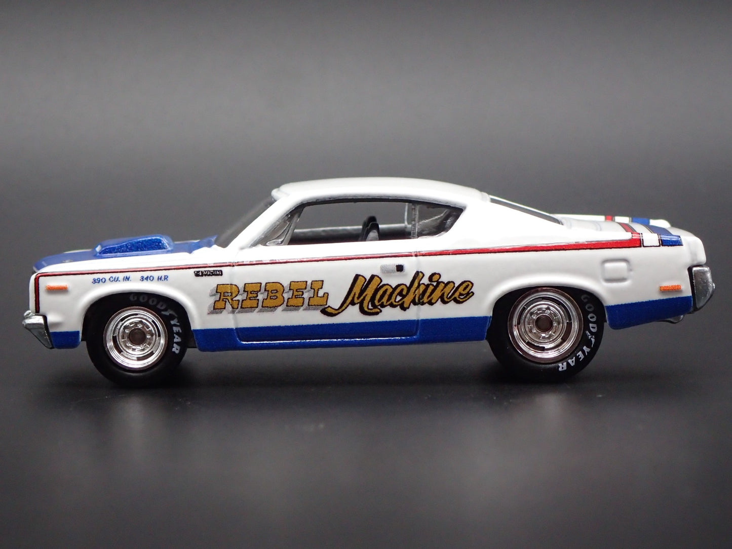 1970 70 AMC REBEL MACHINE RACE TEAM WHITE 1:64 SCALE DIORAMA DIECAST MODEL CAR