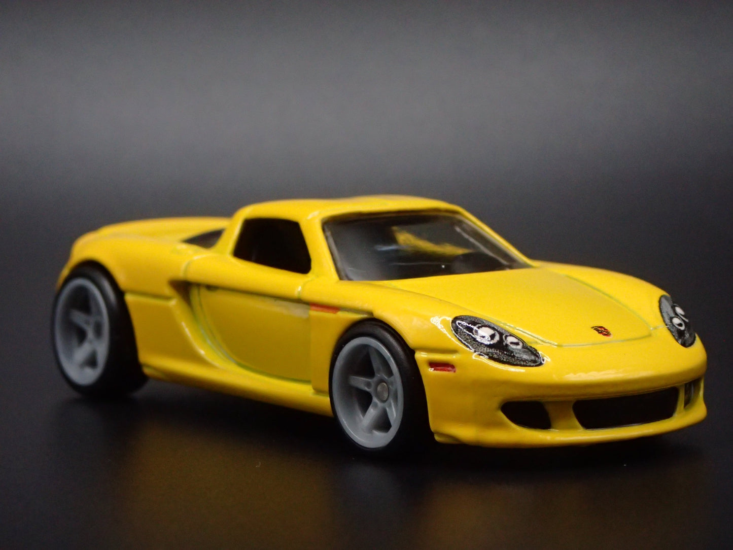 2003-2006 PORSCHE CARRERA GT SUPER CAR RARE 1:64 SCALE DIORAMA DIECAST MODEL CAR