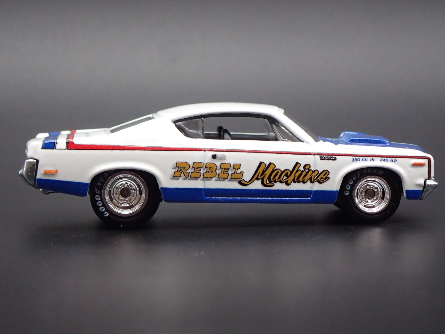1970 70 AMC REBEL MACHINE RACE TEAM WHITE 1:64 SCALE DIORAMA DIECAST MODEL CAR