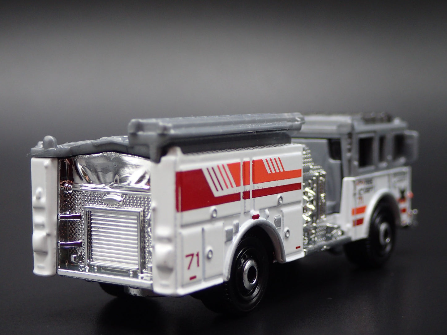 PIERCE ARROW XT FIRE ENGINE TRUCK 1:64 MB SCALE COLLECTIBLE DIECAST MODEL CAR