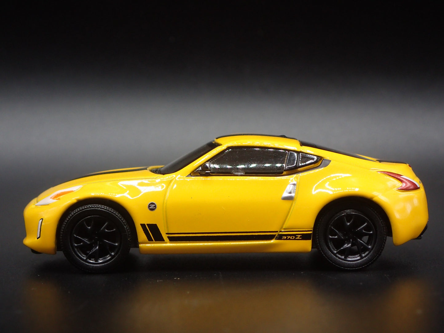 2009-2020 NISSAN 370Z YELLOW 1:64 SCALE COLLECTIBLE DIORAMA DIECAST MODEL CAR