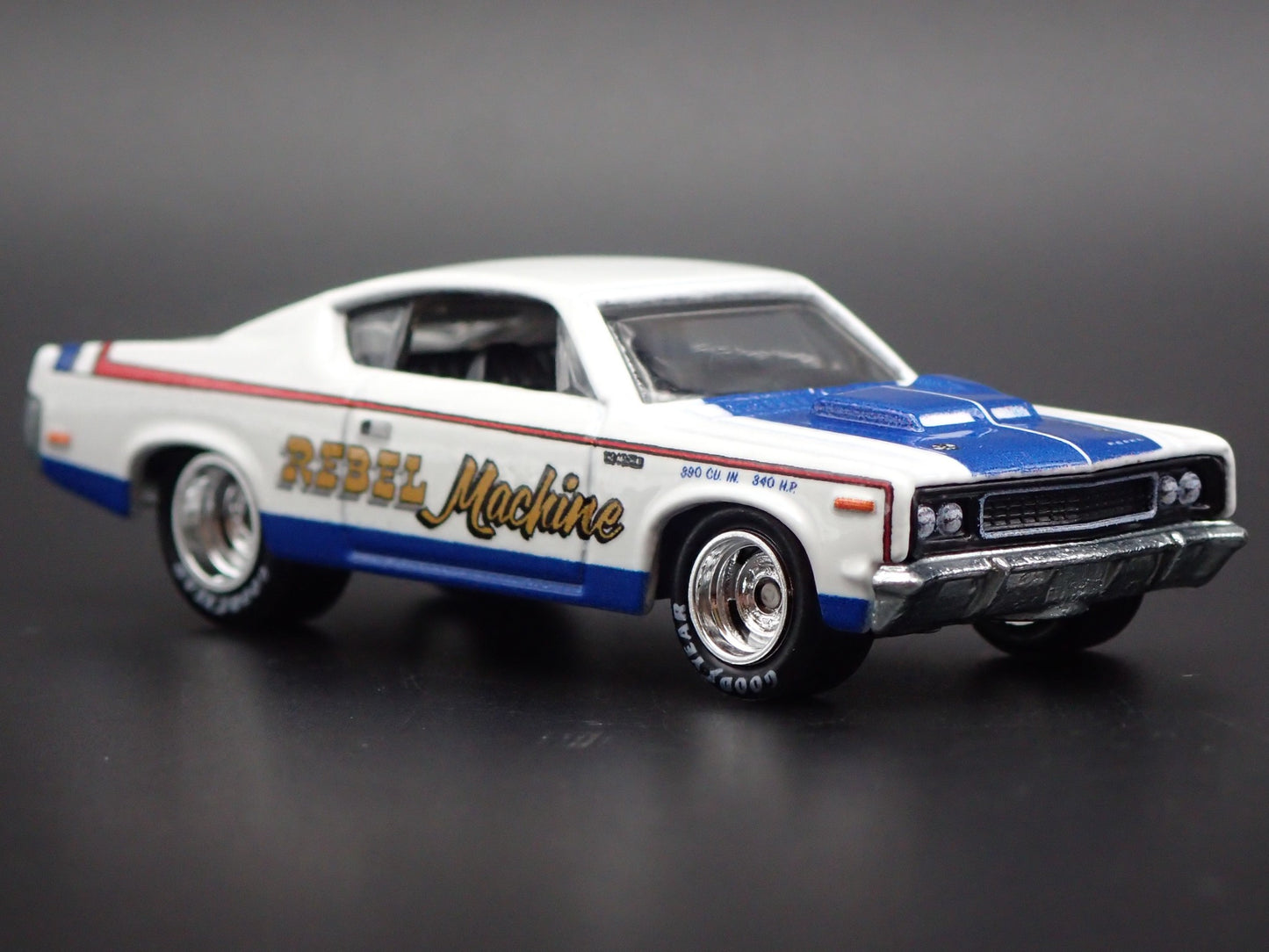 1970 70 AMC REBEL MACHINE RACE TEAM WHITE 1:64 SCALE DIORAMA DIECAST MODEL CAR