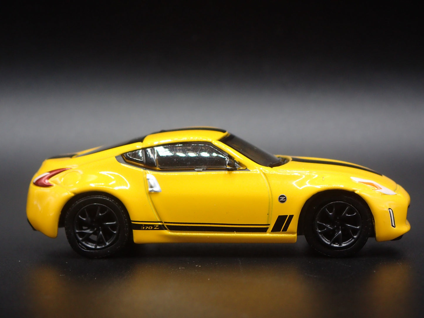 2009-2020 NISSAN 370Z YELLOW 1:64 SCALE COLLECTIBLE DIORAMA DIECAST MODEL CAR
