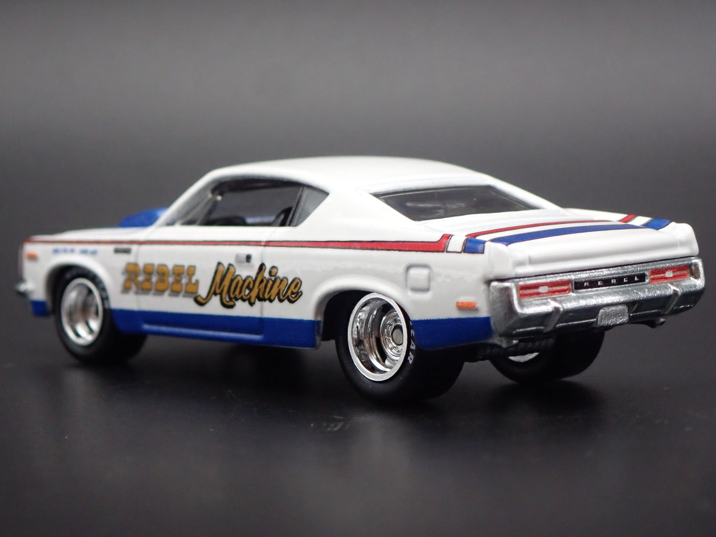 1970 70 AMC REBEL MACHINE RACE TEAM WHITE 1:64 SCALE DIORAMA DIECAST MODEL CAR