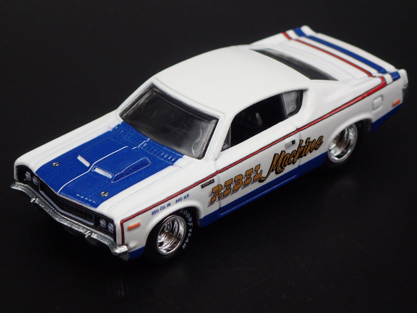 1970 70 AMC REBEL MACHINE RACE TEAM WHITE 1:64 SCALE DIORAMA DIECAST MODEL CAR