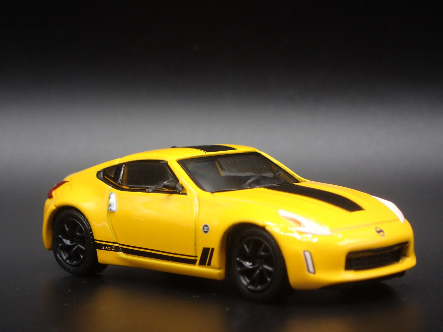 2009-2020 NISSAN 370Z YELLOW 1:64 SCALE COLLECTIBLE DIORAMA DIECAST MODEL CAR